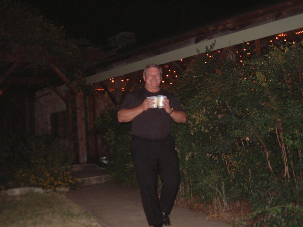 2003/10(Oct)/03(Urbik-Wedding)/1024x768_2003-10-05 22-42-41.JPG